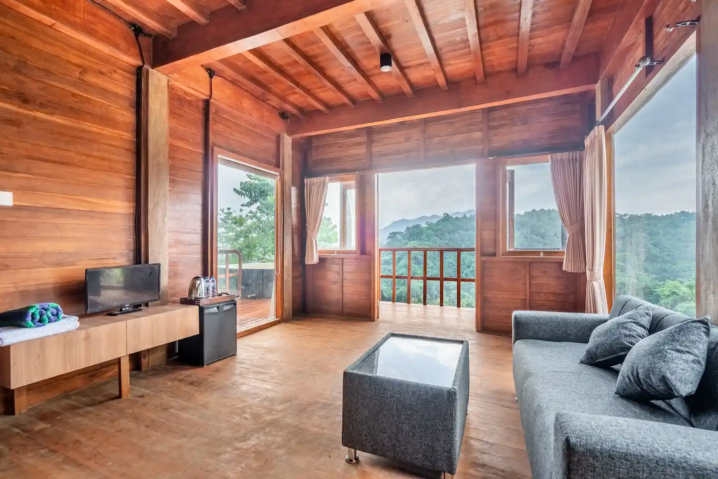 One Bedroom Suite Villa with Floating Bathtub 5